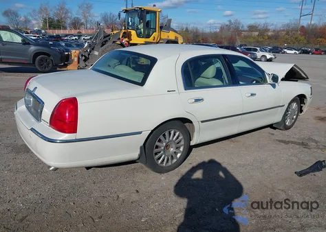 2004 Lincoln Town Car Signature from USA, damaged, VIN 1LNHM81W44Y687401